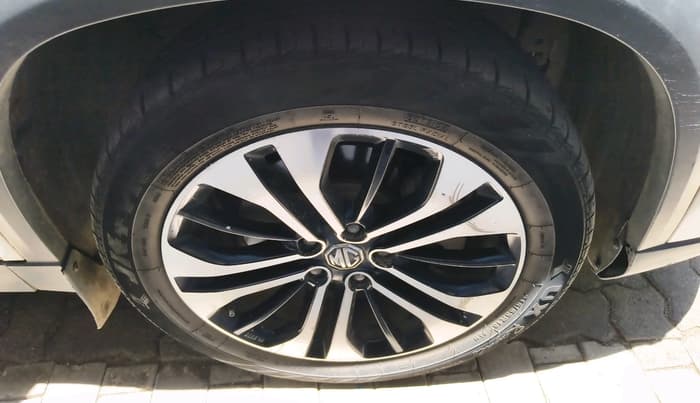2021 MG HECTOR PLUS SELECT 2.0 DIESEL TURBO MT 7-STR, Diesel, Manual, 1,49,173 km, tyre
