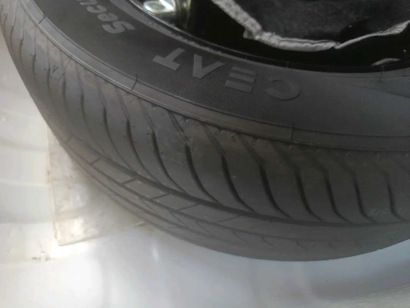 2025 Tata Curvv Accomplished S 1.5 Diesel 7DCA, Diesel, Automatic, 27,109 km, tyre