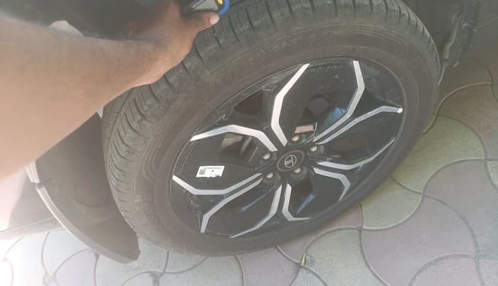 2025 Tata Curvv Accomplished S 1.5 Diesel 7DCA, Diesel, Automatic, 27,109 km, tyre