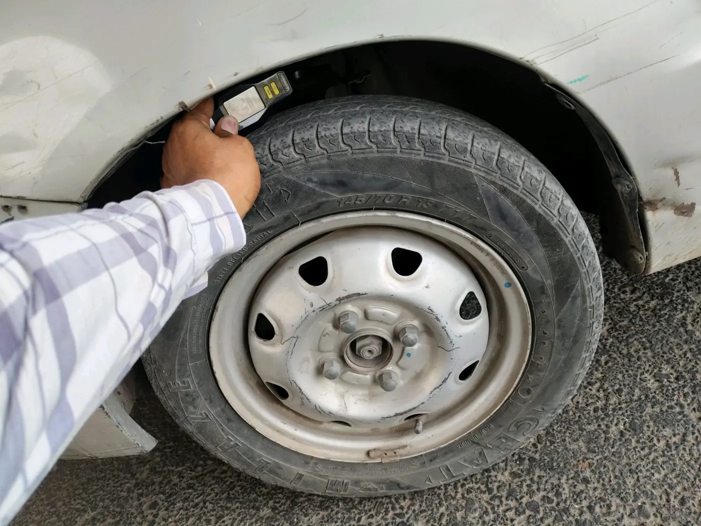 2012 Maruti Zen Estilo LXI CNG, CNG, Manual, 81,794 km, tyre