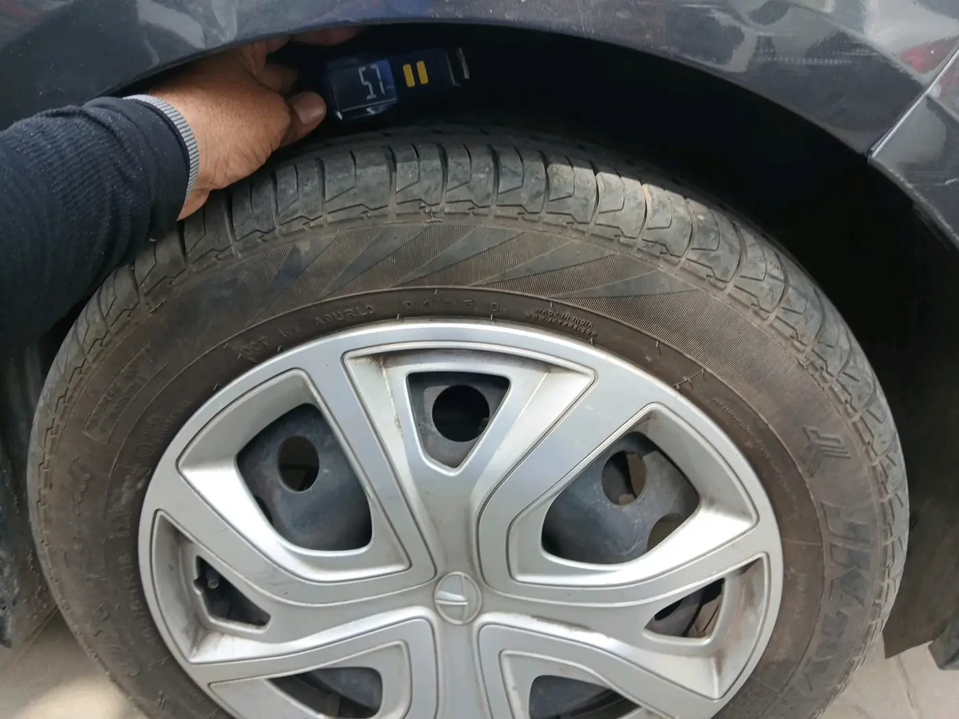 2021 Tata ALTROZ XM PLUS PETROL, CNG, Manual, 99,358 km, tyre