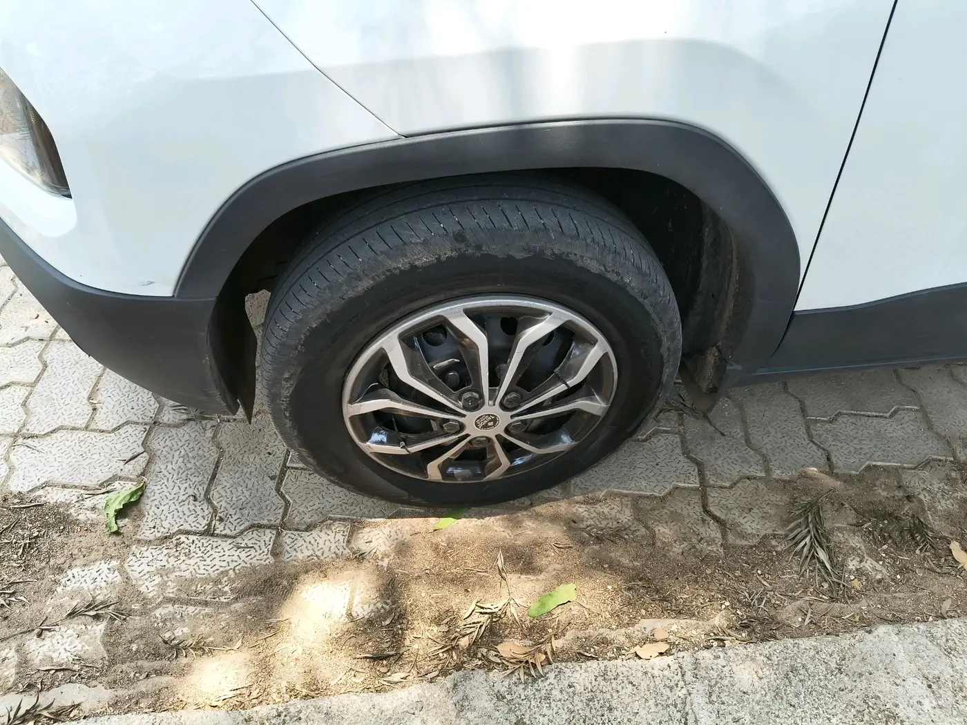 2025 Tata PUNCH ADVENTURE AMT, Petrol, Automatic, 38,858 km, tyre