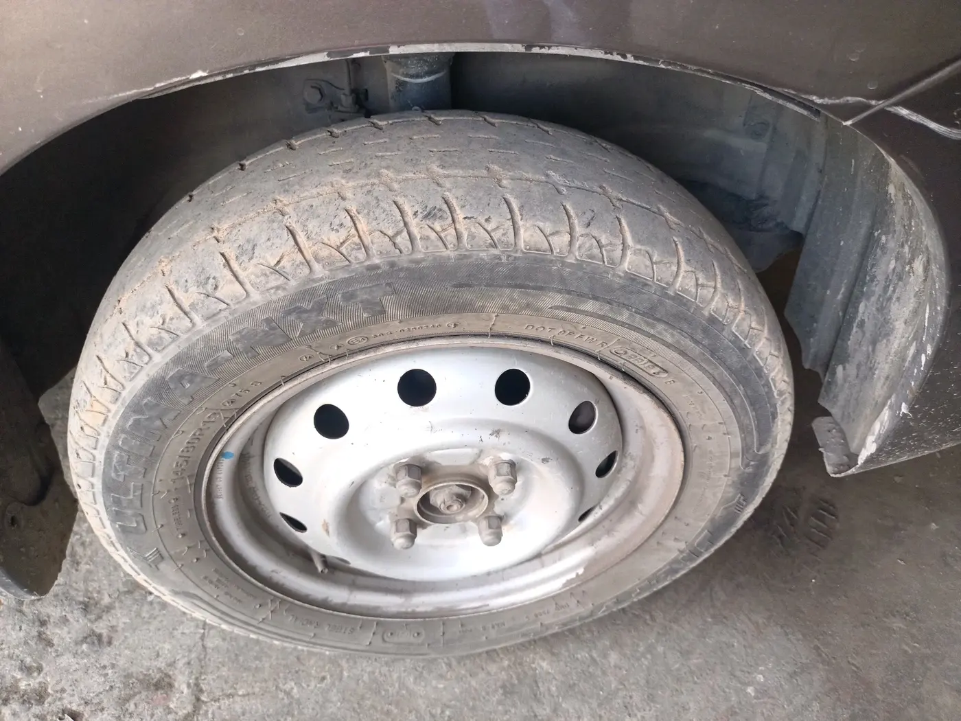 2017 Maruti Wagon R 1.0 LXI CNG, CNG, Manual, 1,20,478 km, tyre