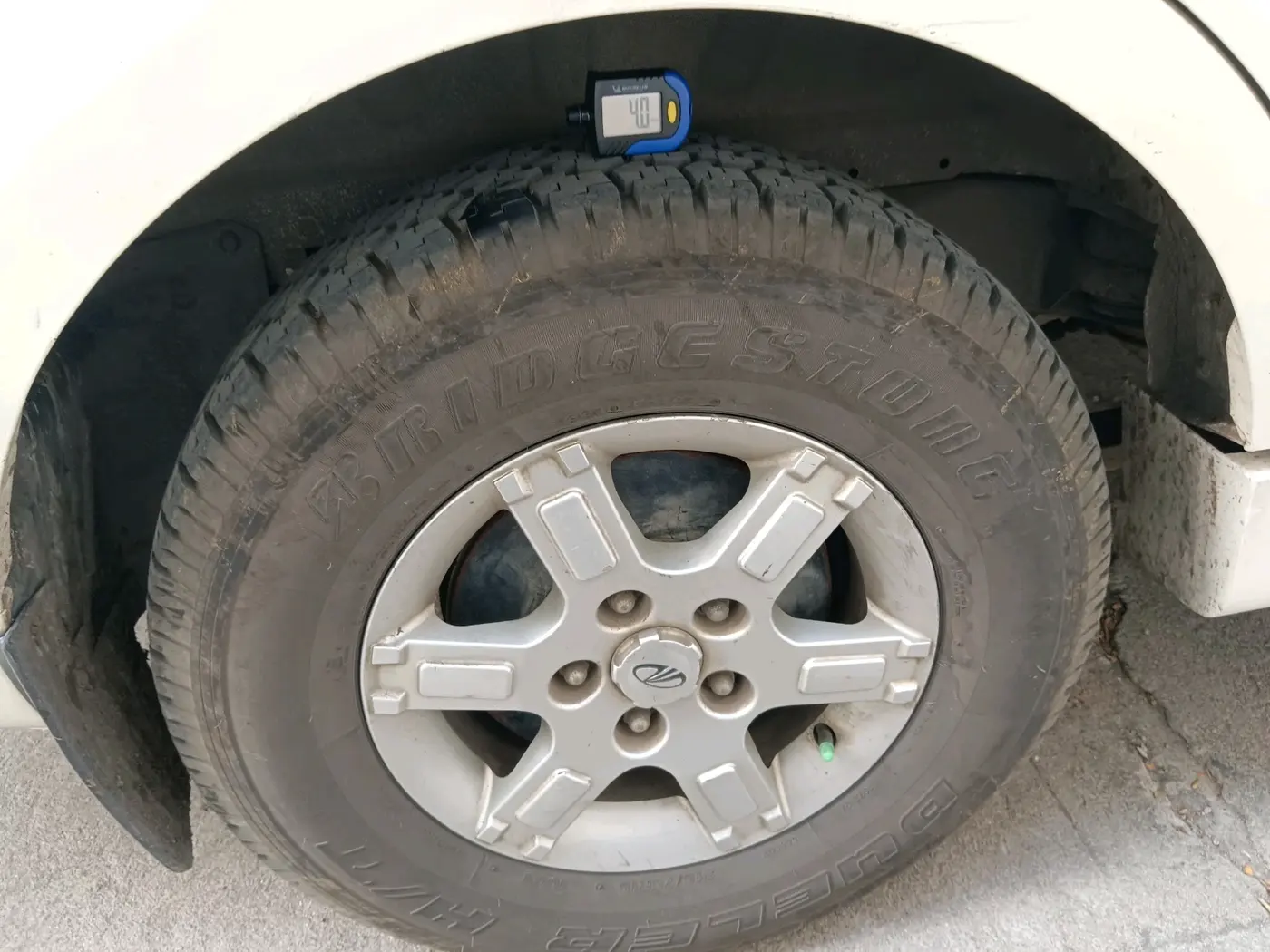 2011 Mahindra Xylo E8 ABS AIRBAG BS-III, Diesel, Manual, 1,52,427 km, tyre
