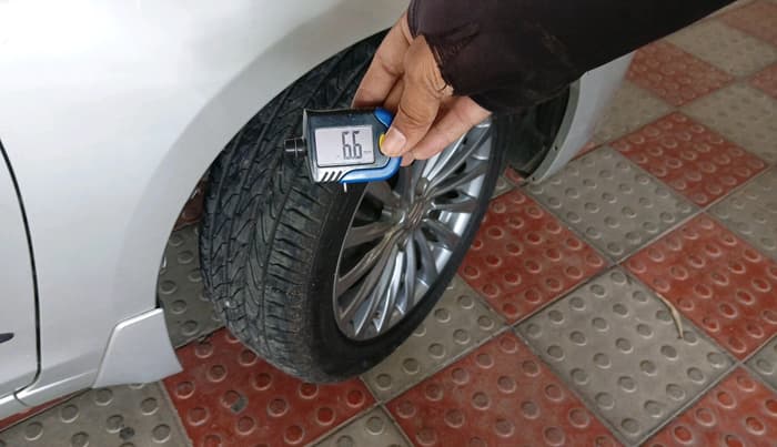 2015 Maruti Ciaz ZXI, Petrol, Manual, 1,19,836 km, tyre