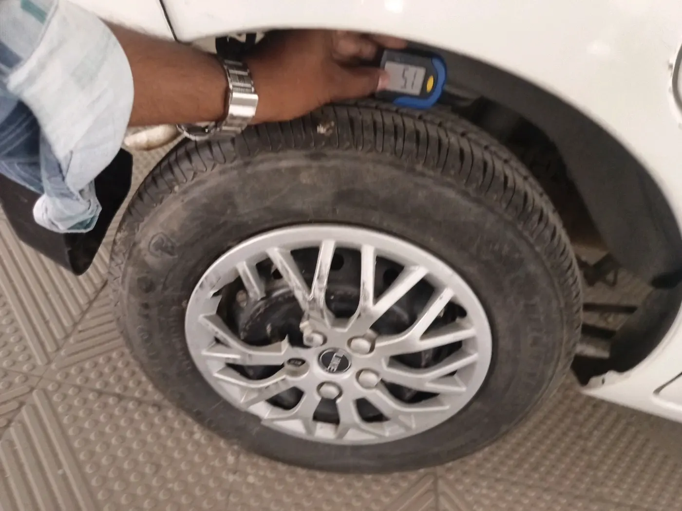 2013 Maruti Alto 800 VXI, Petrol, Manual, 45,109 km, tyre