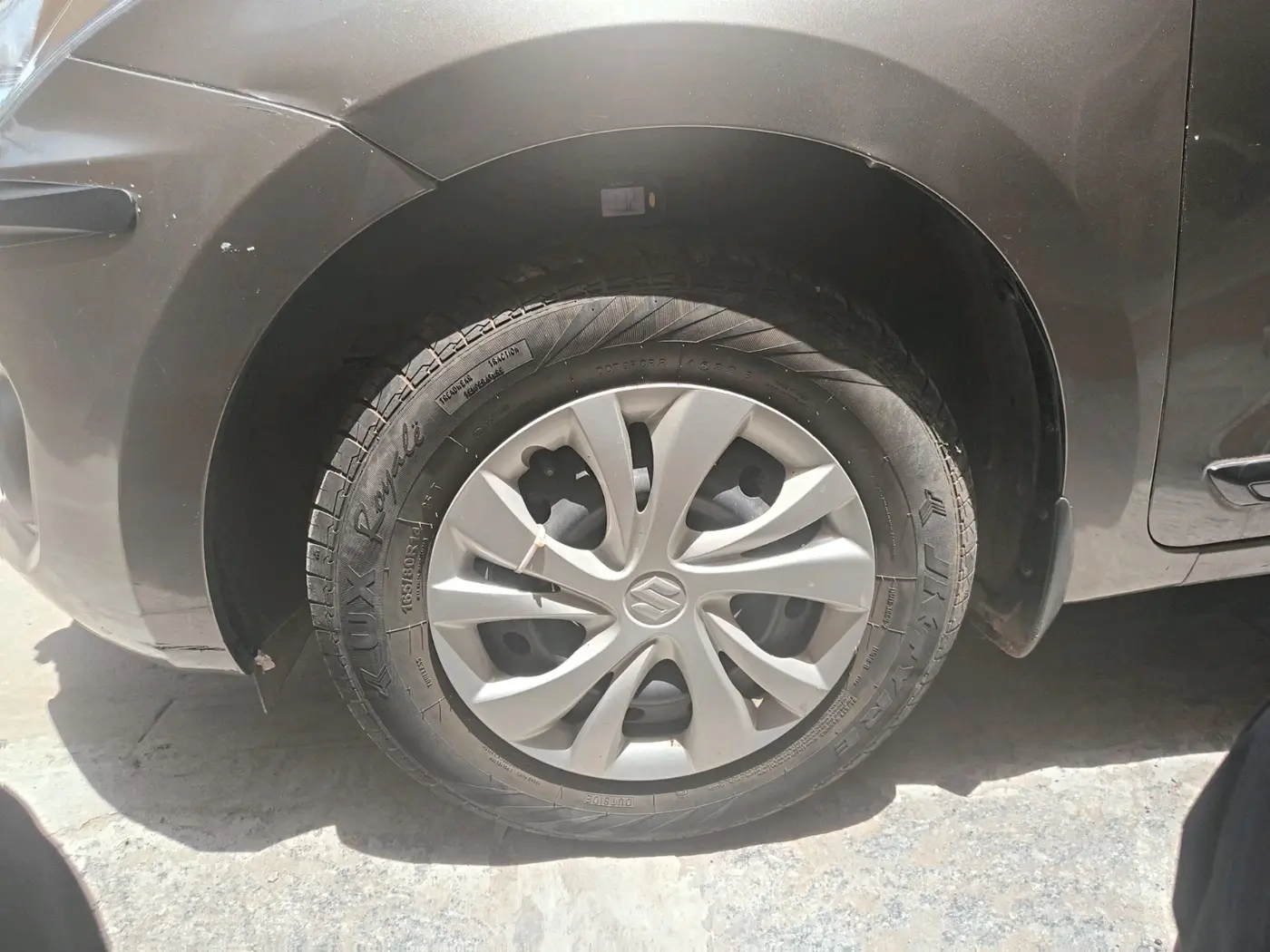 2023 Maruti Swift VXI, Petrol, Manual, 35,655 km, tyre