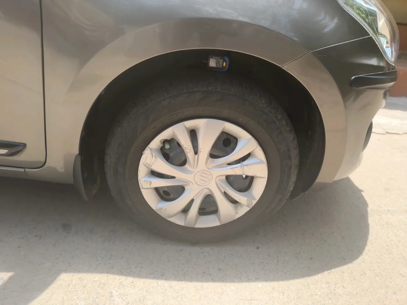 2023 Maruti Swift VXI, Petrol, Manual, 35,655 km, tyre