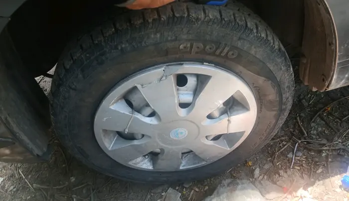 2015 Maruti Wagon R 1.0 LXI CNG, CNG, Manual, 83,952 km, tyre