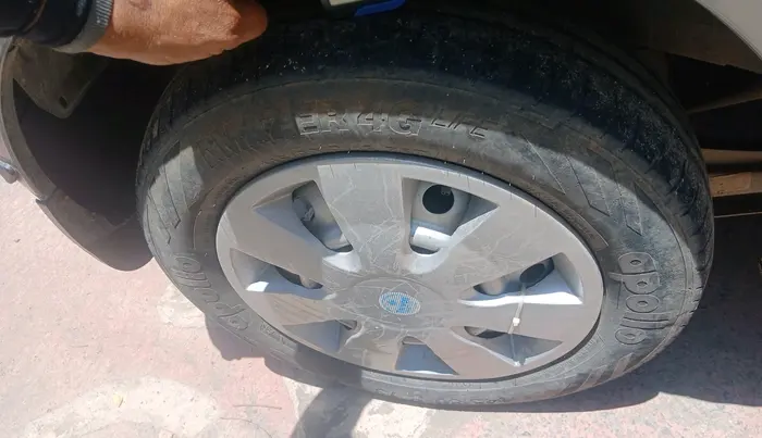 2015 Maruti Wagon R 1.0 LXI CNG, CNG, Manual, 83,952 km, tyre
