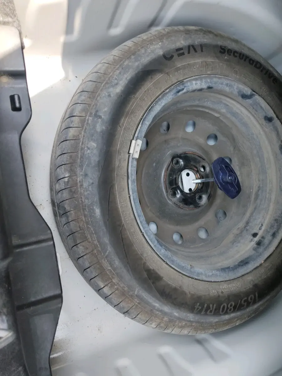 2024 Maruti Dzire VXI, Petrol, Manual, 19,600 km, tyre