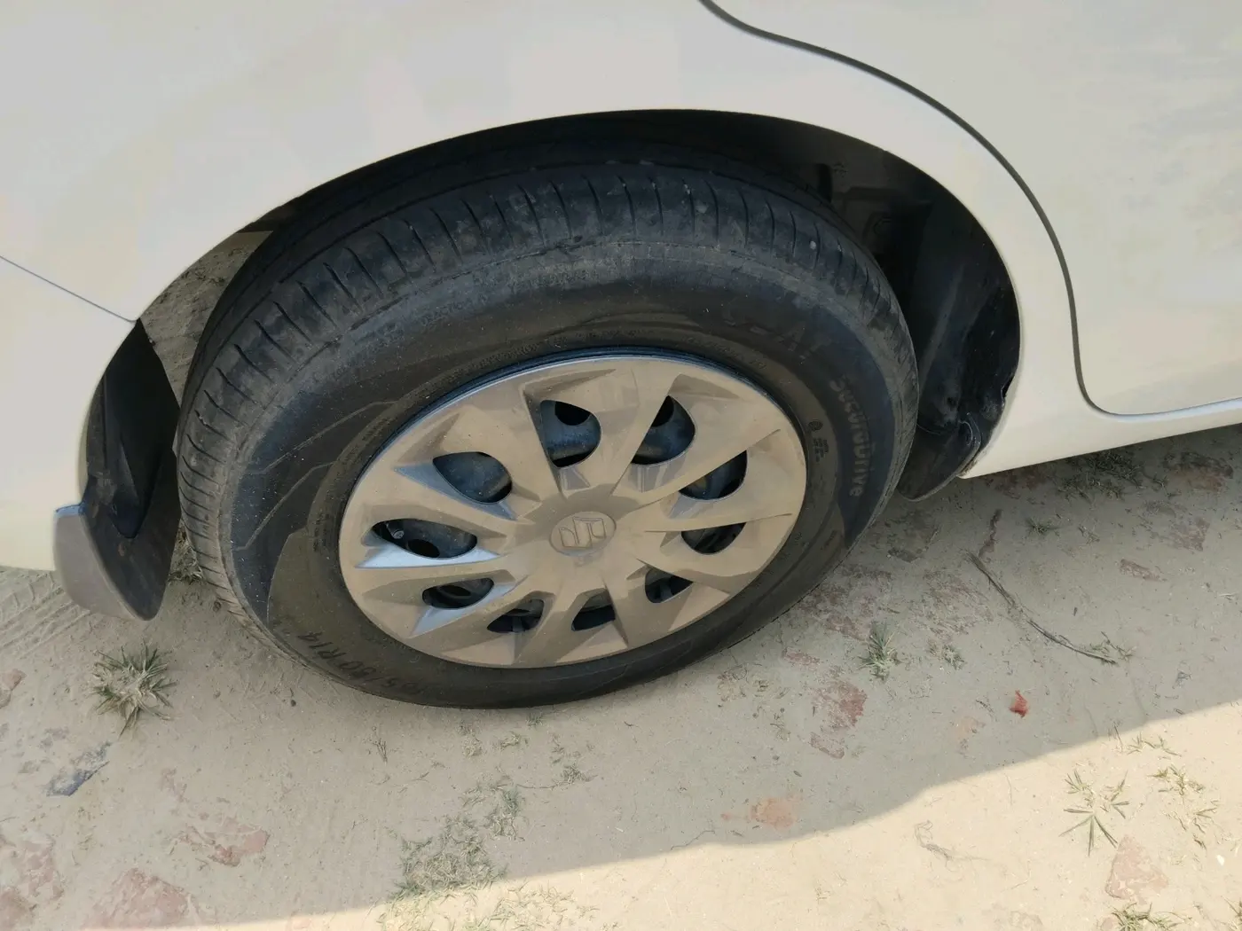 2024 Maruti Dzire VXI, Petrol, Manual, 19,600 km, tyre