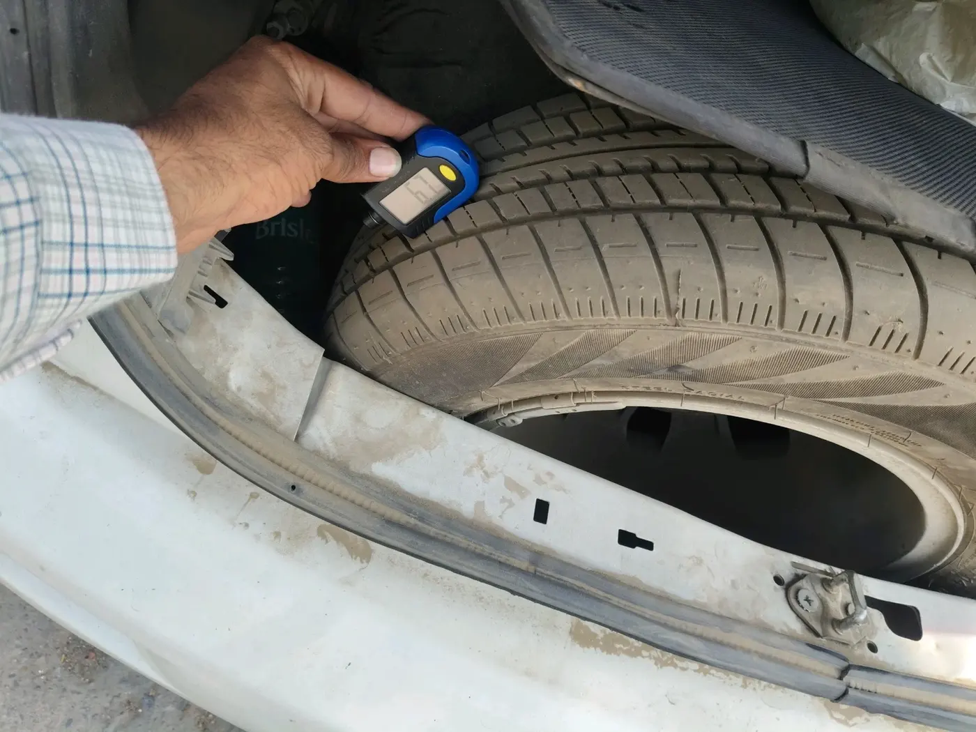 2013 Maruti Ritz ZXI, CNG, Manual, 1,30,818 km, tyre