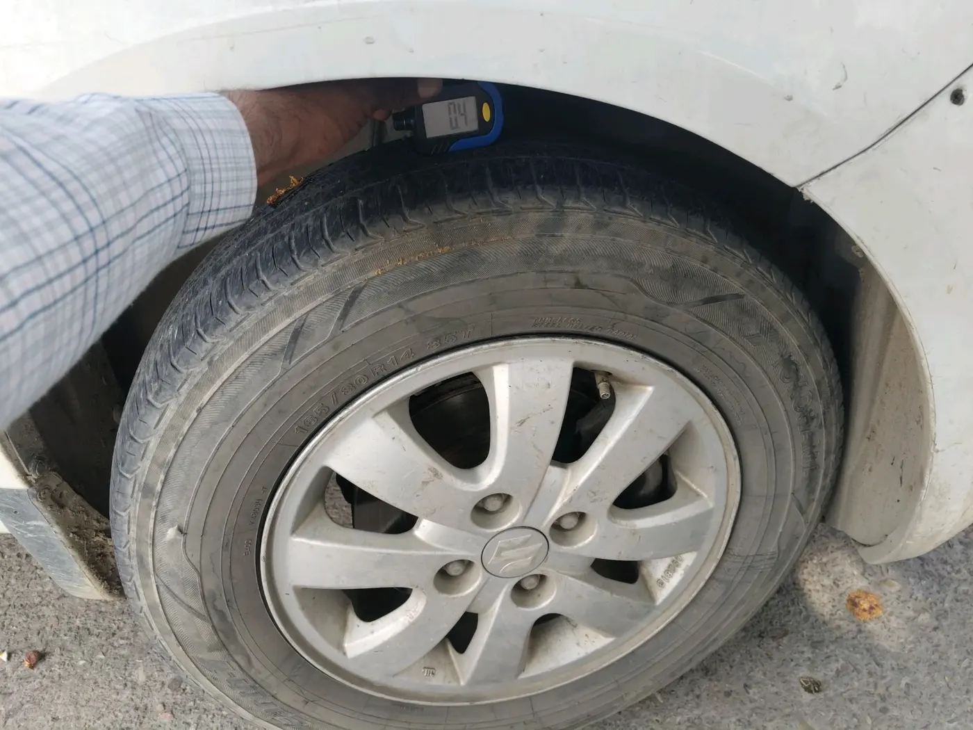 2013 Maruti Ritz ZXI, CNG, Manual, 1,30,818 km, tyre