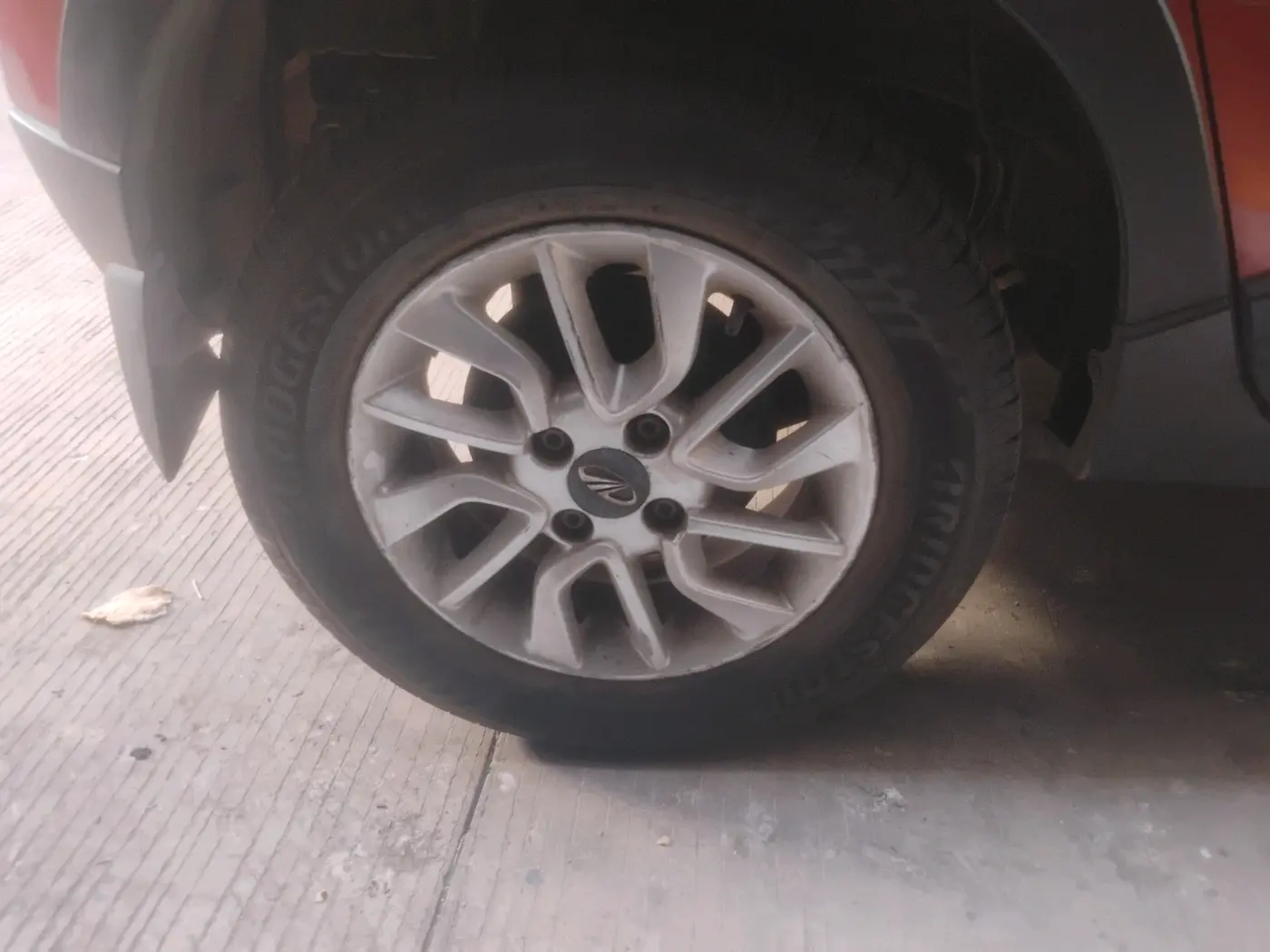 2017 Mahindra Kuv100 K6 6 STR, Petrol, Manual, 40,198 km, tyre