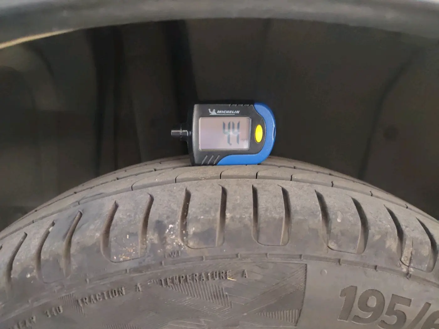 2021 Maruti XL6 ALPHA AT, Petrol, Automatic, 1,11,428 km, tyre