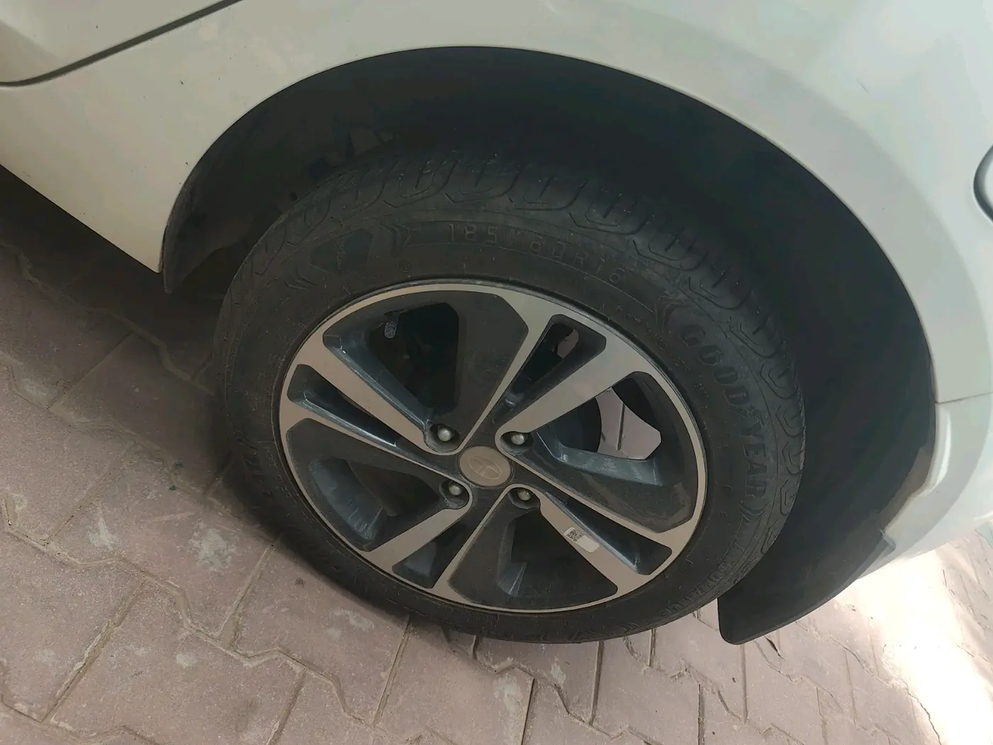 2022 Tata ALTROZ XZA PLUS, Petrol, Automatic, 15,826 km, tyre