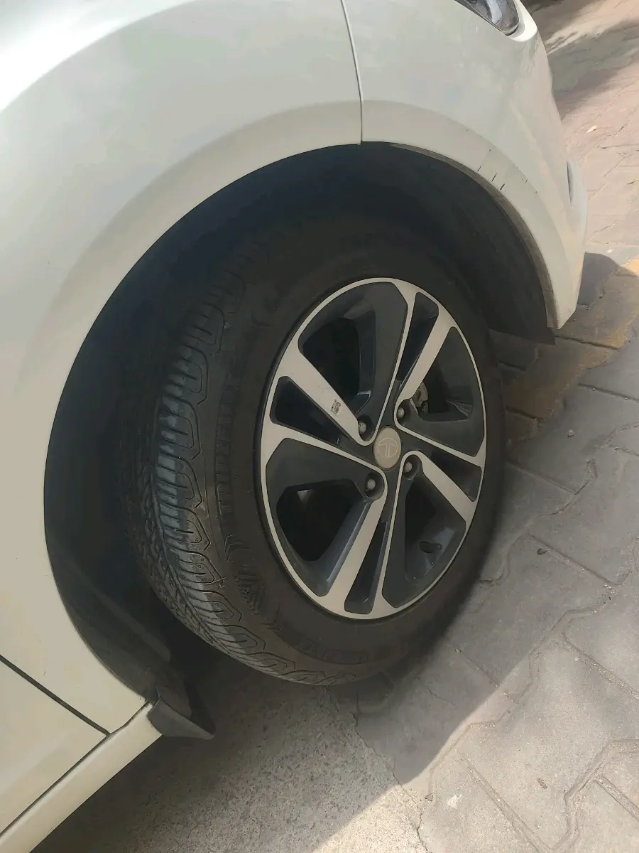 2022 Tata ALTROZ XZA PLUS, Petrol, Automatic, 15,826 km, tyre