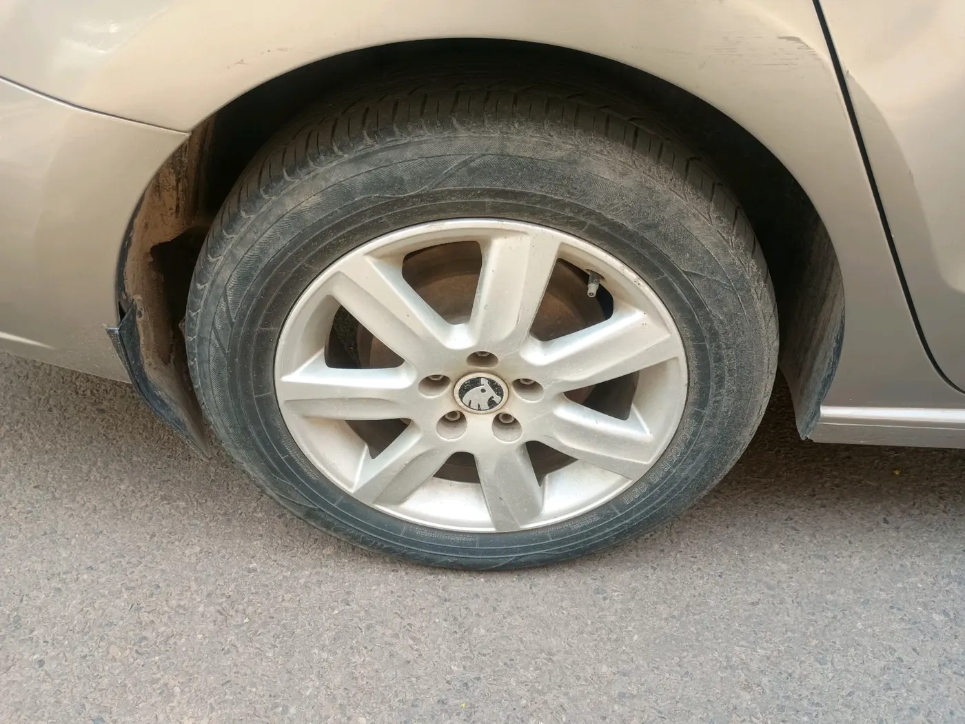 2014 Skoda Rapid AMBITION 1.6 MPI MT, CNG, Manual, 53,942 km, tyre