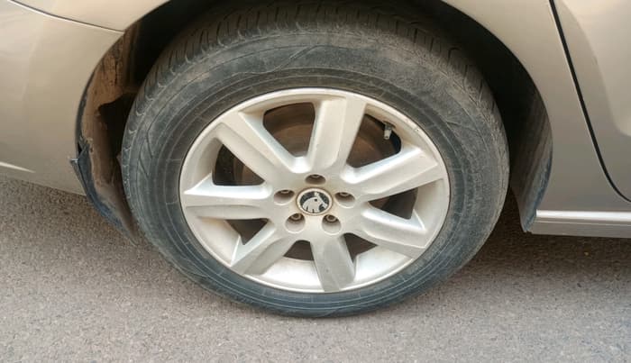 2014 Skoda Rapid AMBITION 1.6 MPI MT, CNG, Manual, 53,942 km, tyre