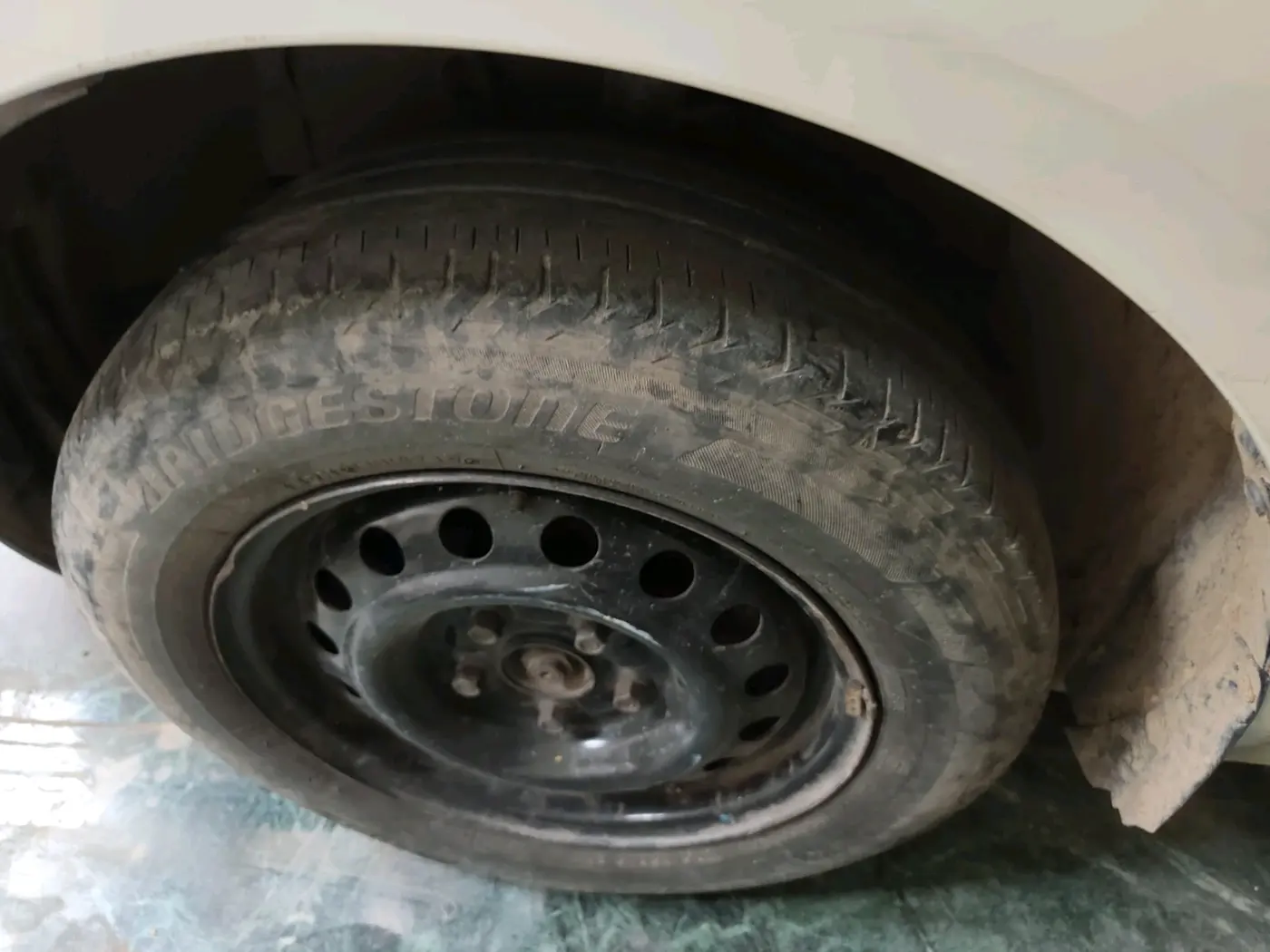 2011 Maruti SX4 VXI, CNG, Manual, 1,01,146 km, tyre