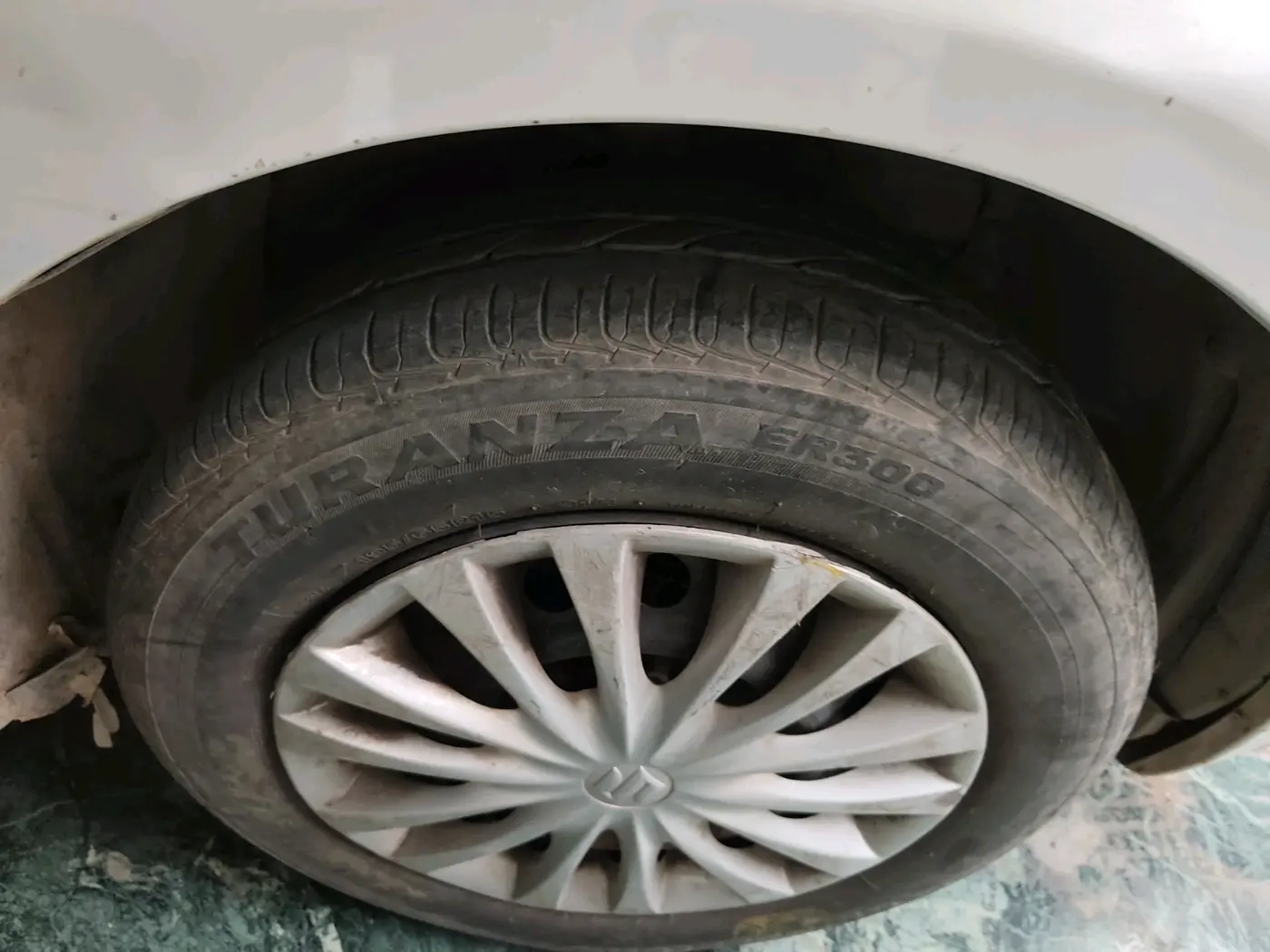 2011 Maruti SX4 VXI, CNG, Manual, 1,01,146 km, tyre
