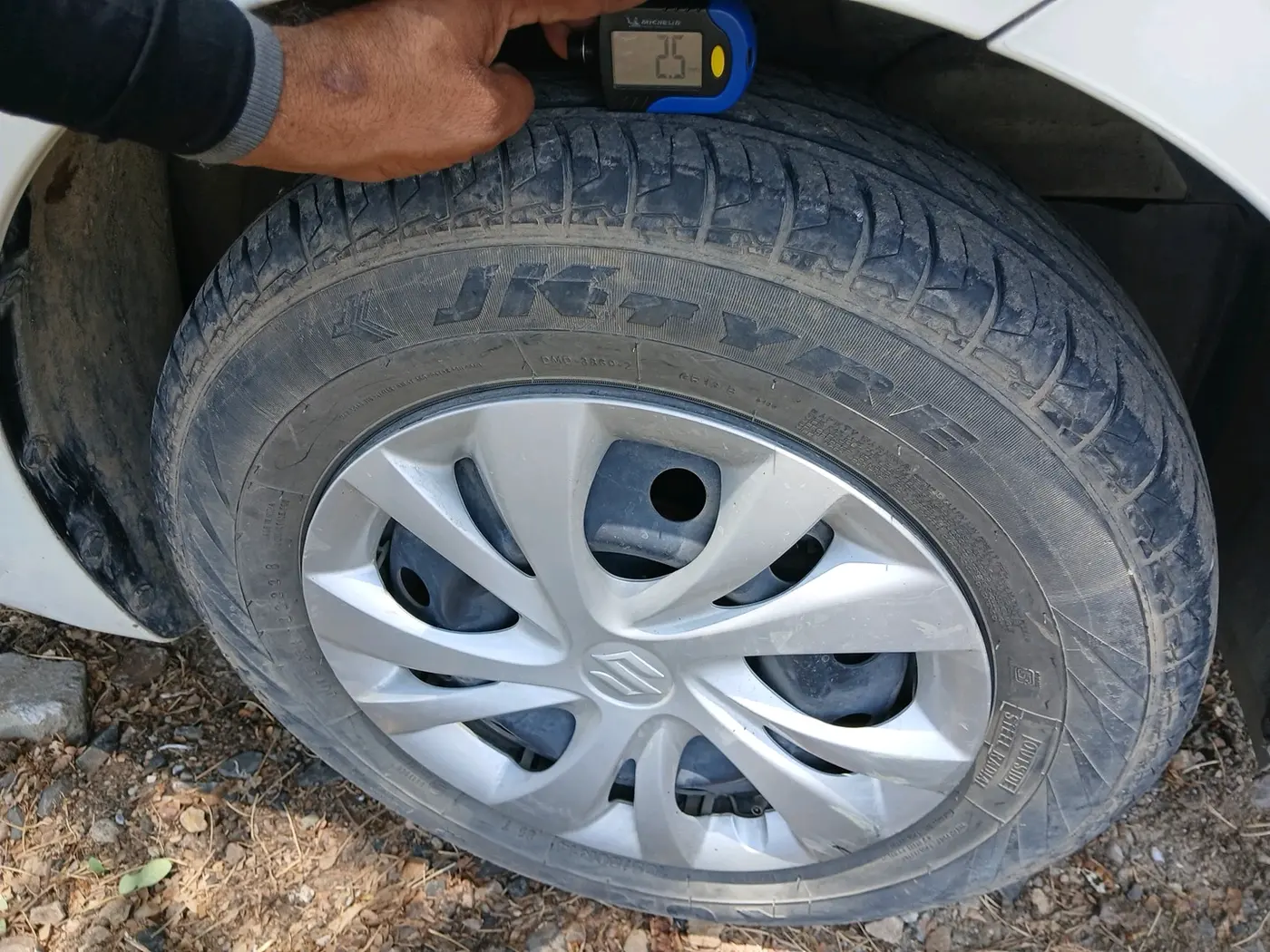 2022 Maruti Swift VXI CNG, CNG, Manual, 48,026 km, tyre