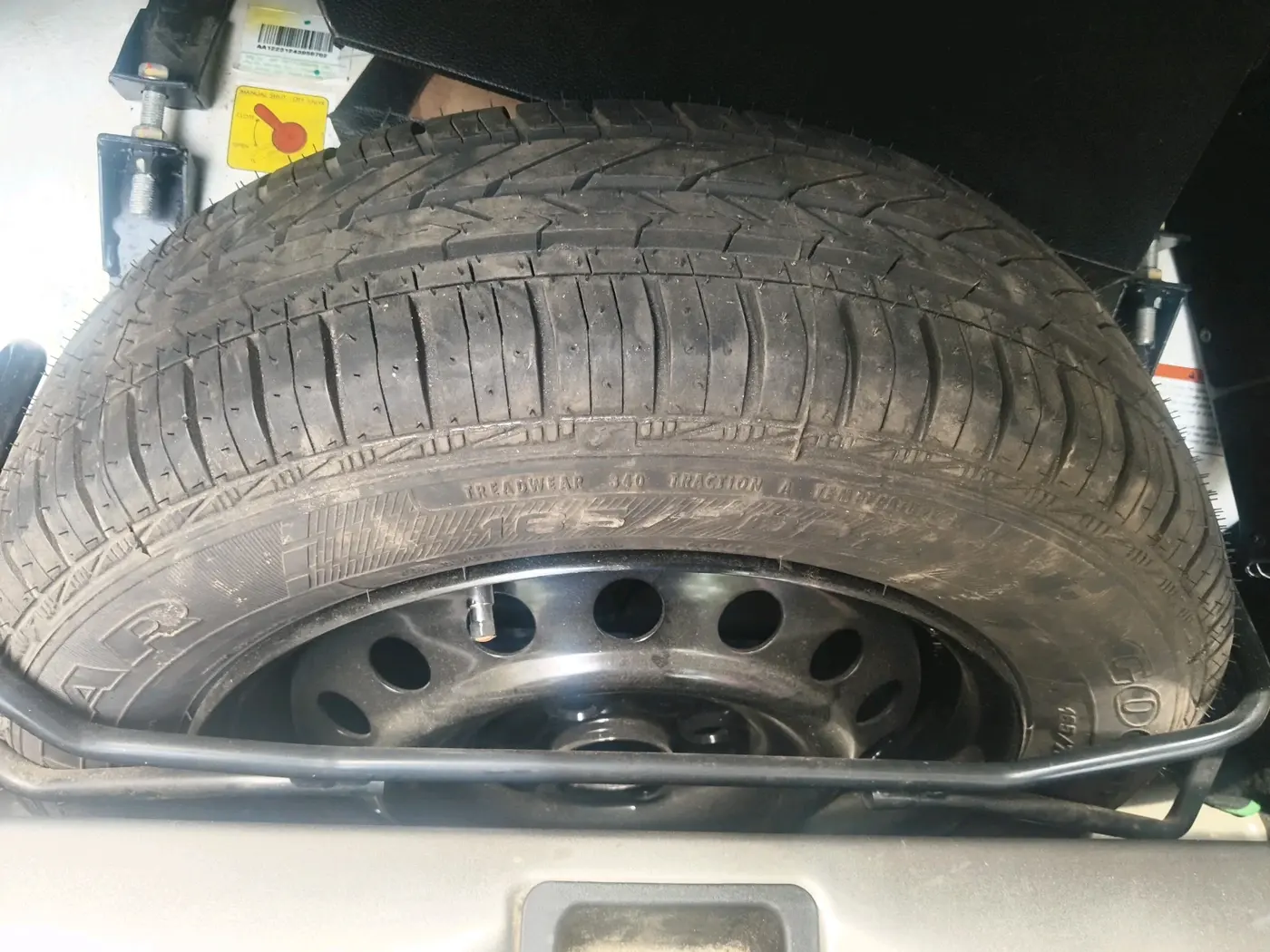 2024 Maruti New Wagon-R VXI CNG 1.0, CNG, Manual, 40,537 km, tyre