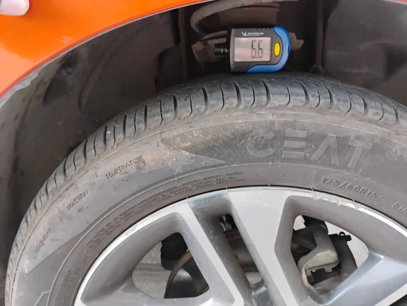 2018 Tata Tiago XZ PLUS PETROL, Petrol, Manual, 76,800 km, tyre