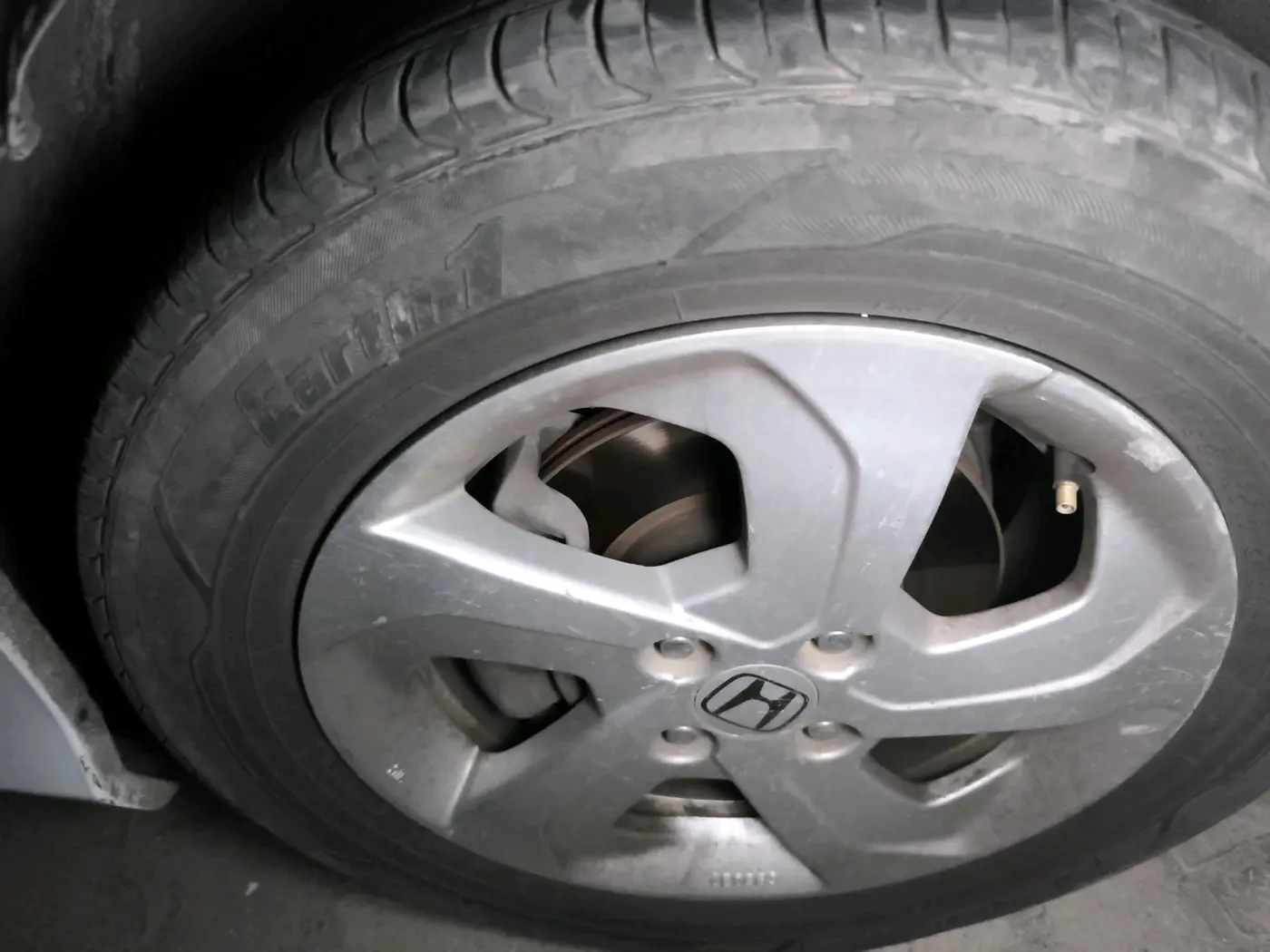 2015 Honda City 1.5L I-VTEC V MT, CNG, Manual, 83,890 km, tyre