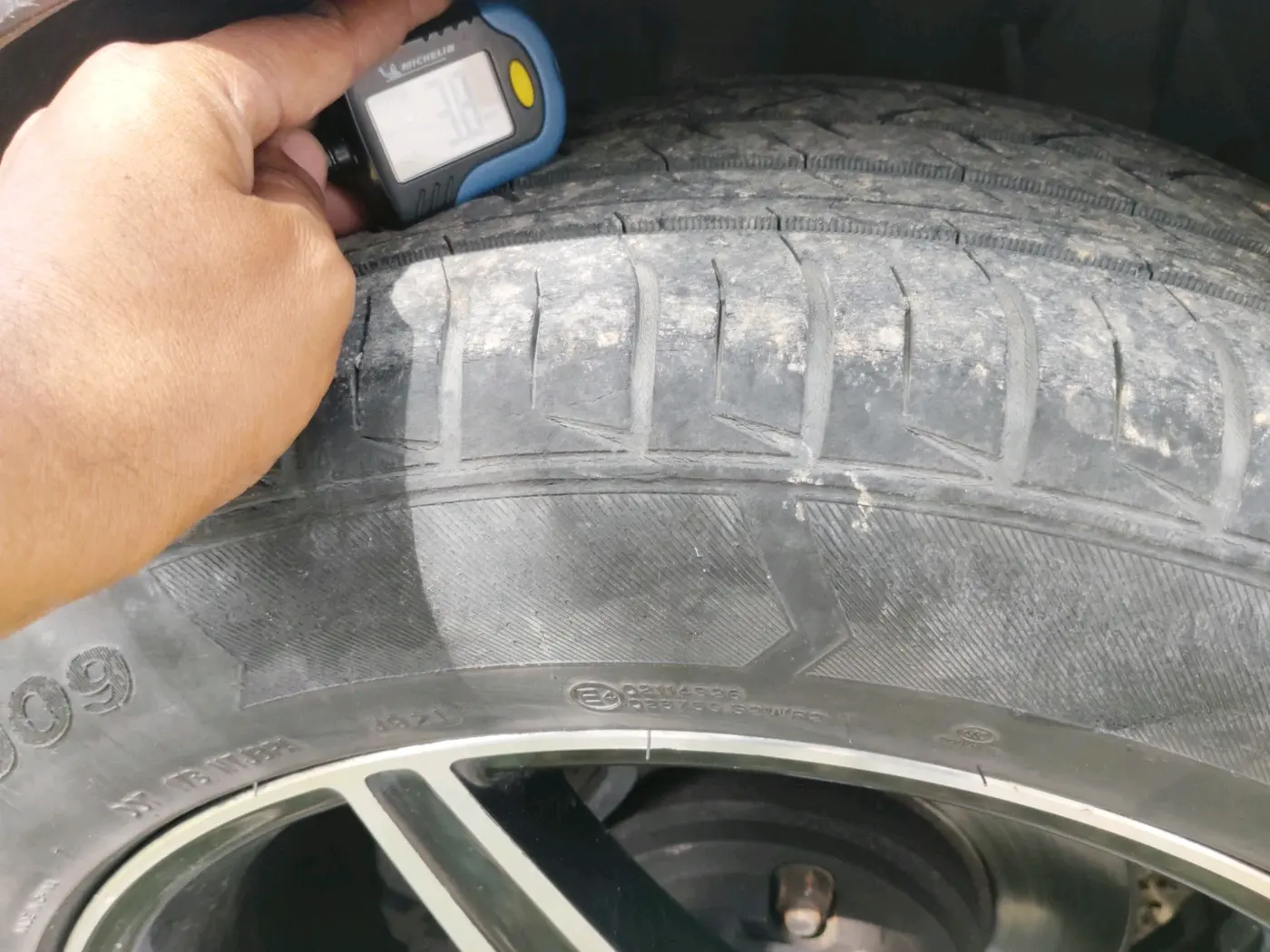 2017 Mahindra XUV500 W6 AT 1.99, Diesel, Automatic, 78,226 km, tyre