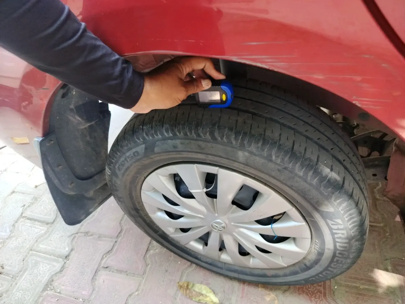 2011 Toyota Etios G, Petrol, Manual, 1,17,619 km, tyre