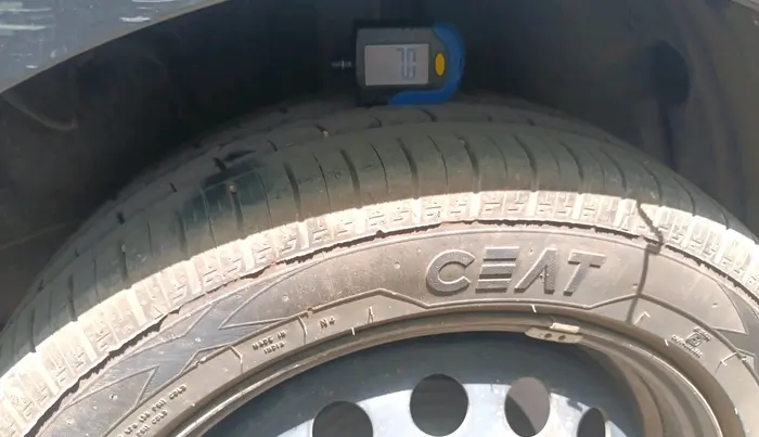 2021 Tata ALTROZ XT PETROL, CNG, Manual, 85,612 km, tyre