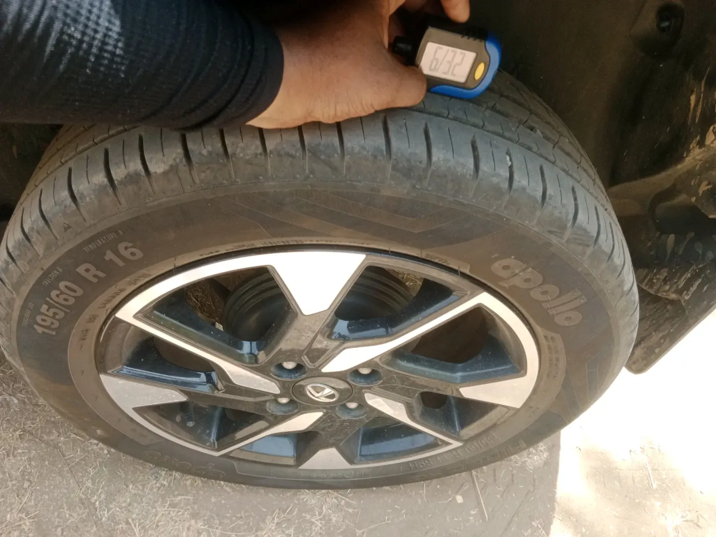 2021 Tata PUNCH CREATIVE  MT, Petrol, Manual, 35,519 km, tyre