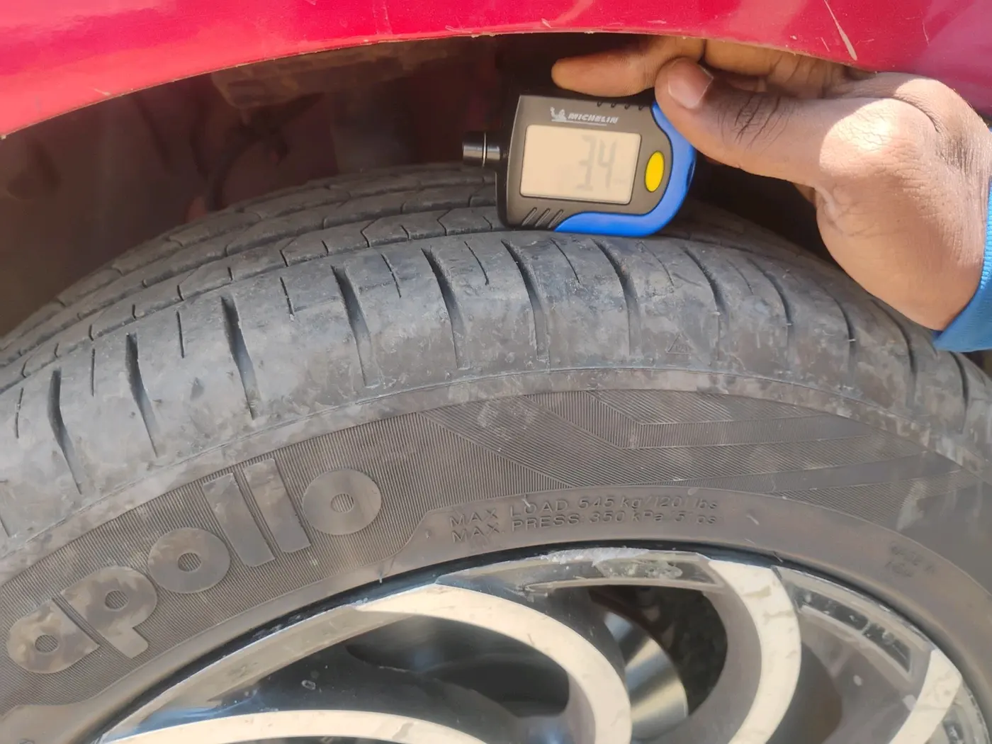 2021 Tata ALTROZ XT PETROL, CNG, Manual, 1,41,123 km, tyre