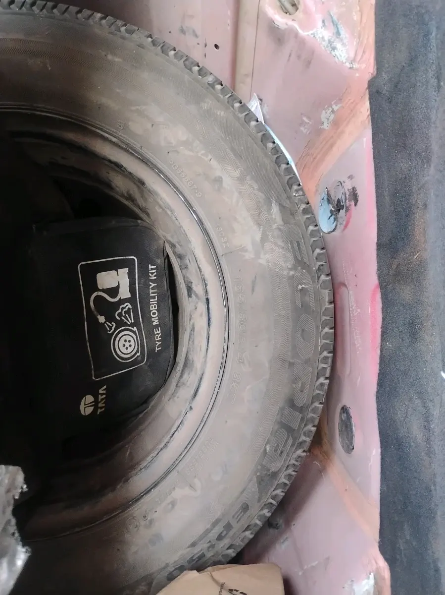 2021 Tata ALTROZ XT PETROL, CNG, Manual, 1,41,123 km, tyre