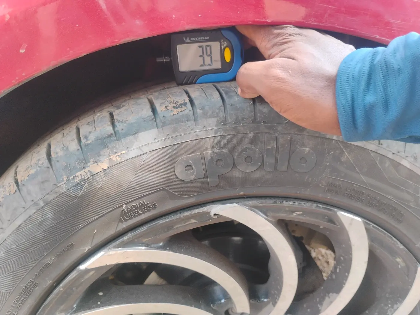 2021 Tata ALTROZ XT PETROL, CNG, Manual, 1,41,123 km, tyre