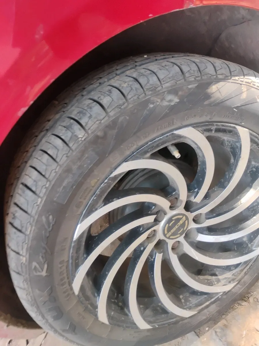 2021 Tata ALTROZ XT PETROL, CNG, Manual, 1,41,123 km, tyre