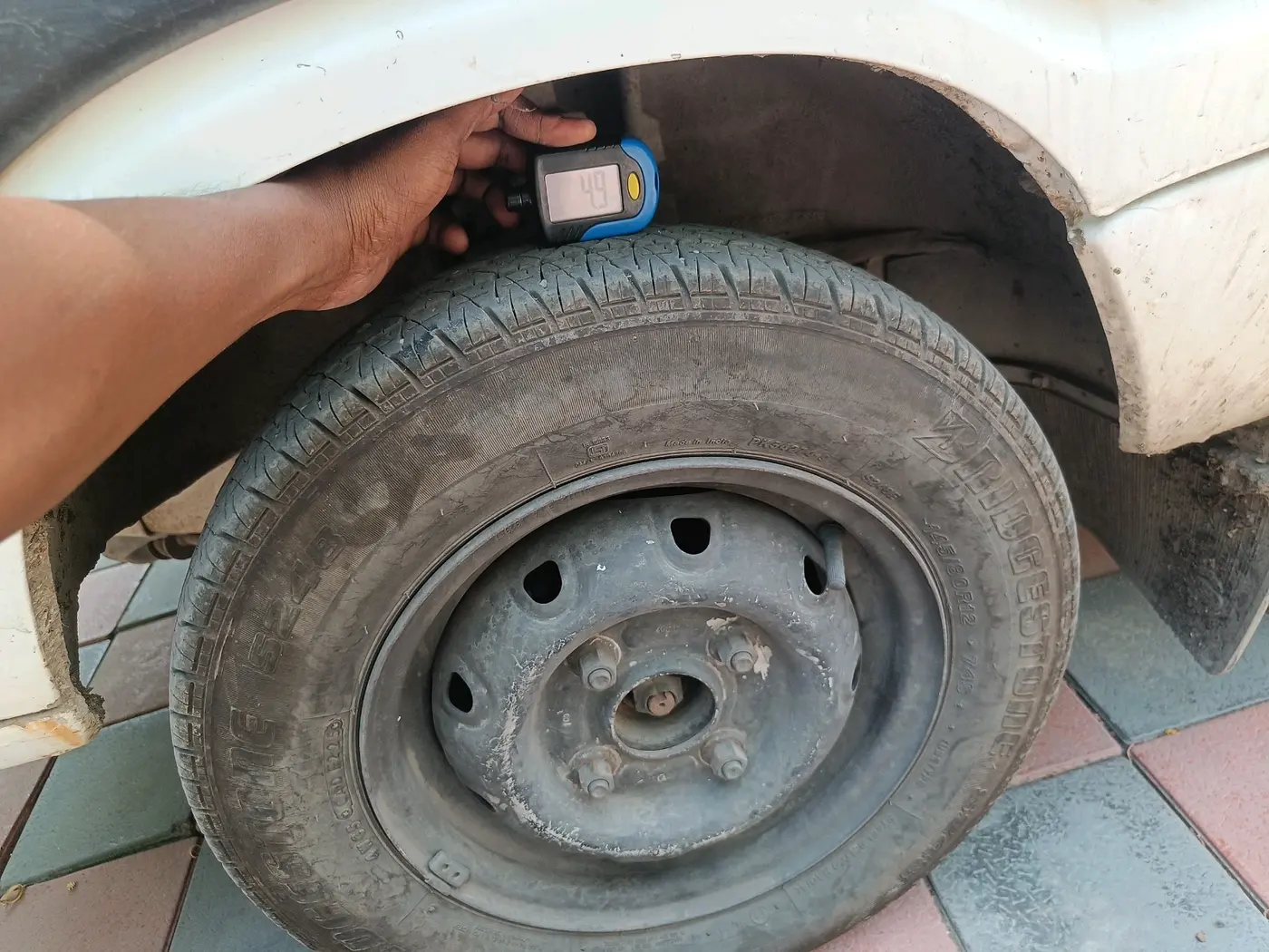 2014 Maruti OMNI E STD, CNG, Manual, 88,063 km, tyre