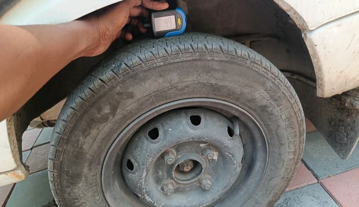 2014 Maruti OMNI E STD, CNG, Manual, 88,063 km, tyre