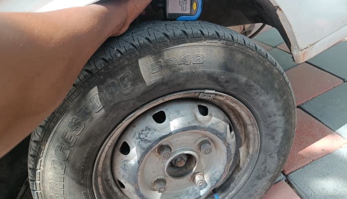 2014 Maruti OMNI E STD, CNG, Manual, 88,063 km, tyre