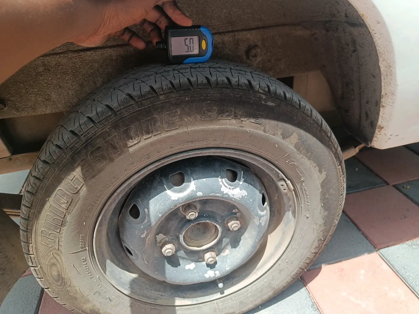 2014 Maruti OMNI E STD, CNG, Manual, 88,063 km, tyre