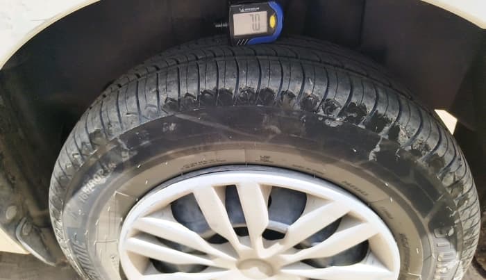 2018 Maruti Dzire VDI, Diesel, Manual, 2,81,715 km, tyre