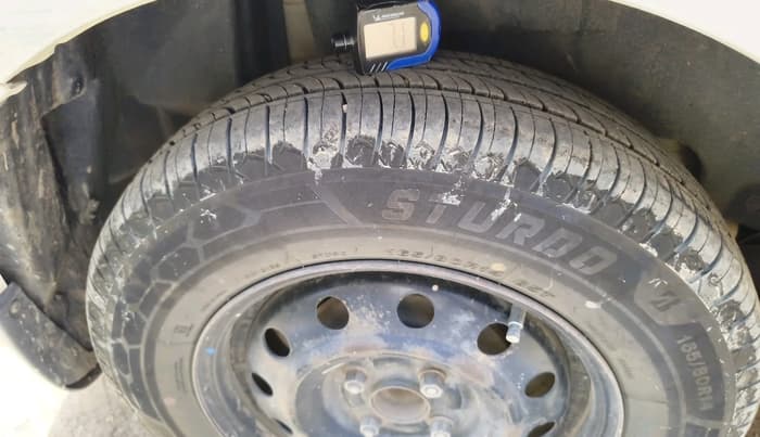 2018 Maruti Dzire VDI, Diesel, Manual, 2,81,715 km, tyre