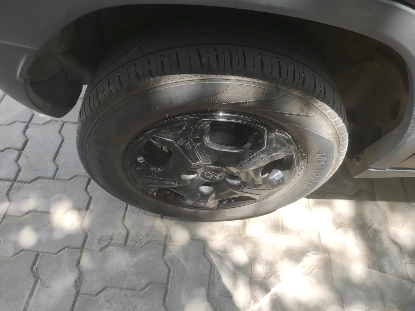 2024 Tata PUNCH Accomplished Plus AMT, Petrol, Automatic, 18,691 km, tyre