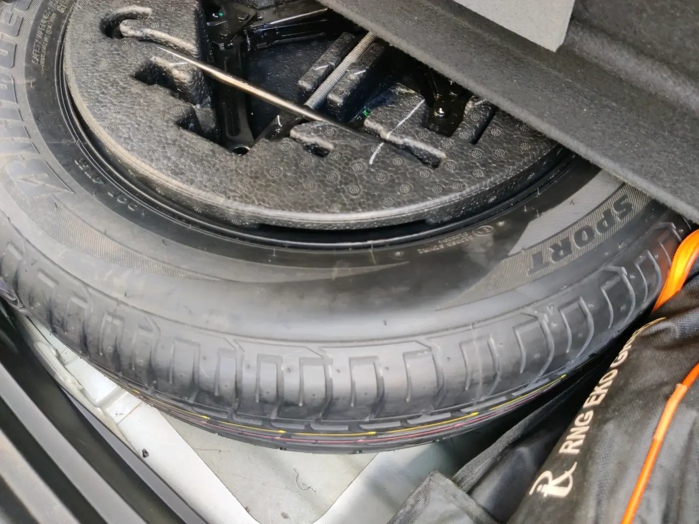 2019 Hyundai Creta SX AT 1.6 PETROL, Petrol, Automatic, 37,961 km, tyre