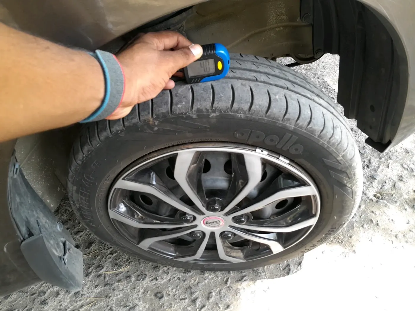 2013 Maruti Wagon R 1.0 VXI, Petrol, Manual, 95,304 km, tyre