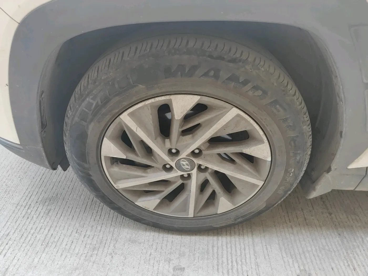 2023 Hyundai Tucson SIGNATURE 2.0 AT DIESEL DUAL TONE, Diesel, Automatic, 74,272 km, tyre