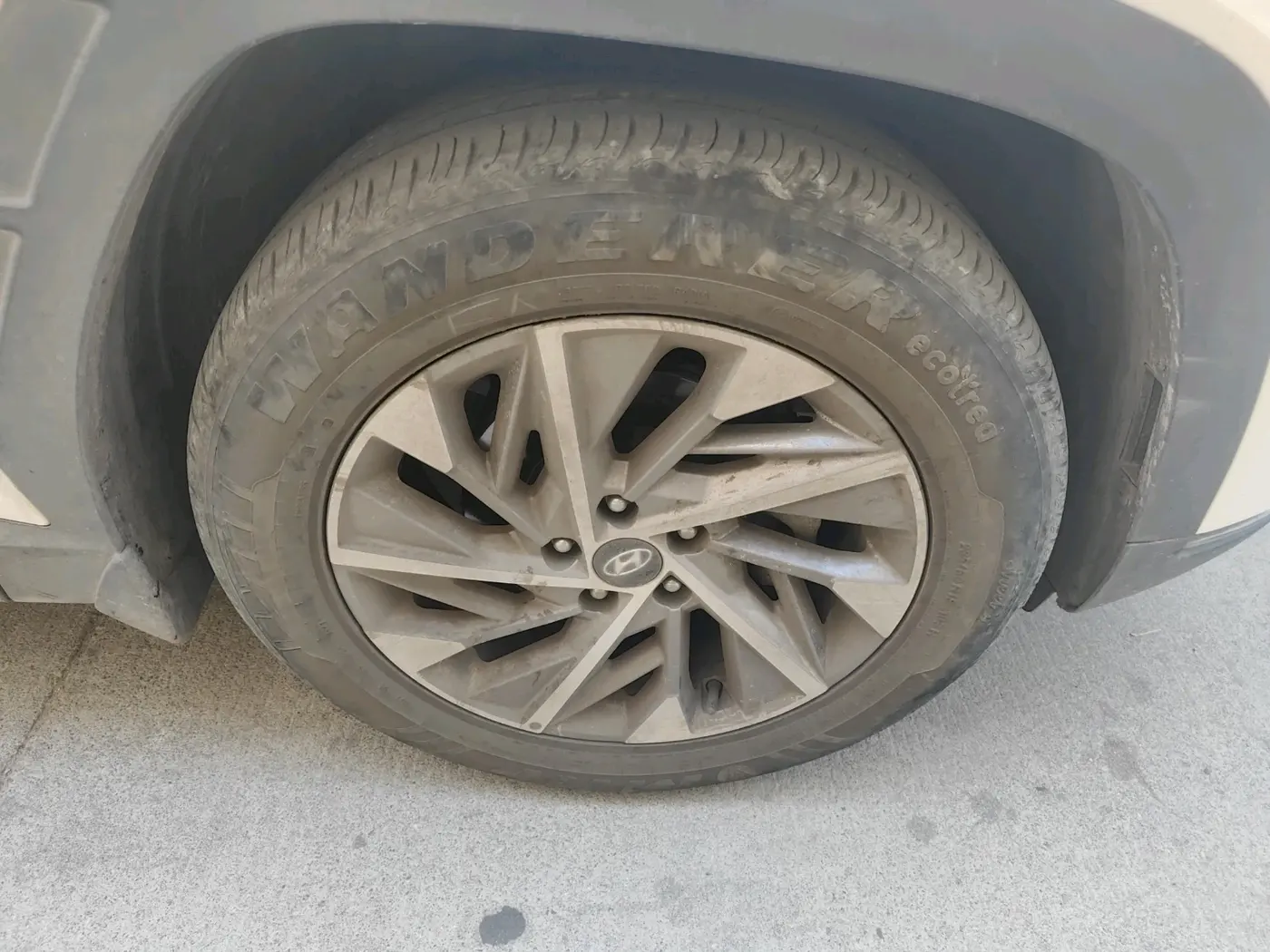 2023 Hyundai Tucson SIGNATURE 2.0 AT DIESEL DUAL TONE, Diesel, Automatic, 74,272 km, tyre