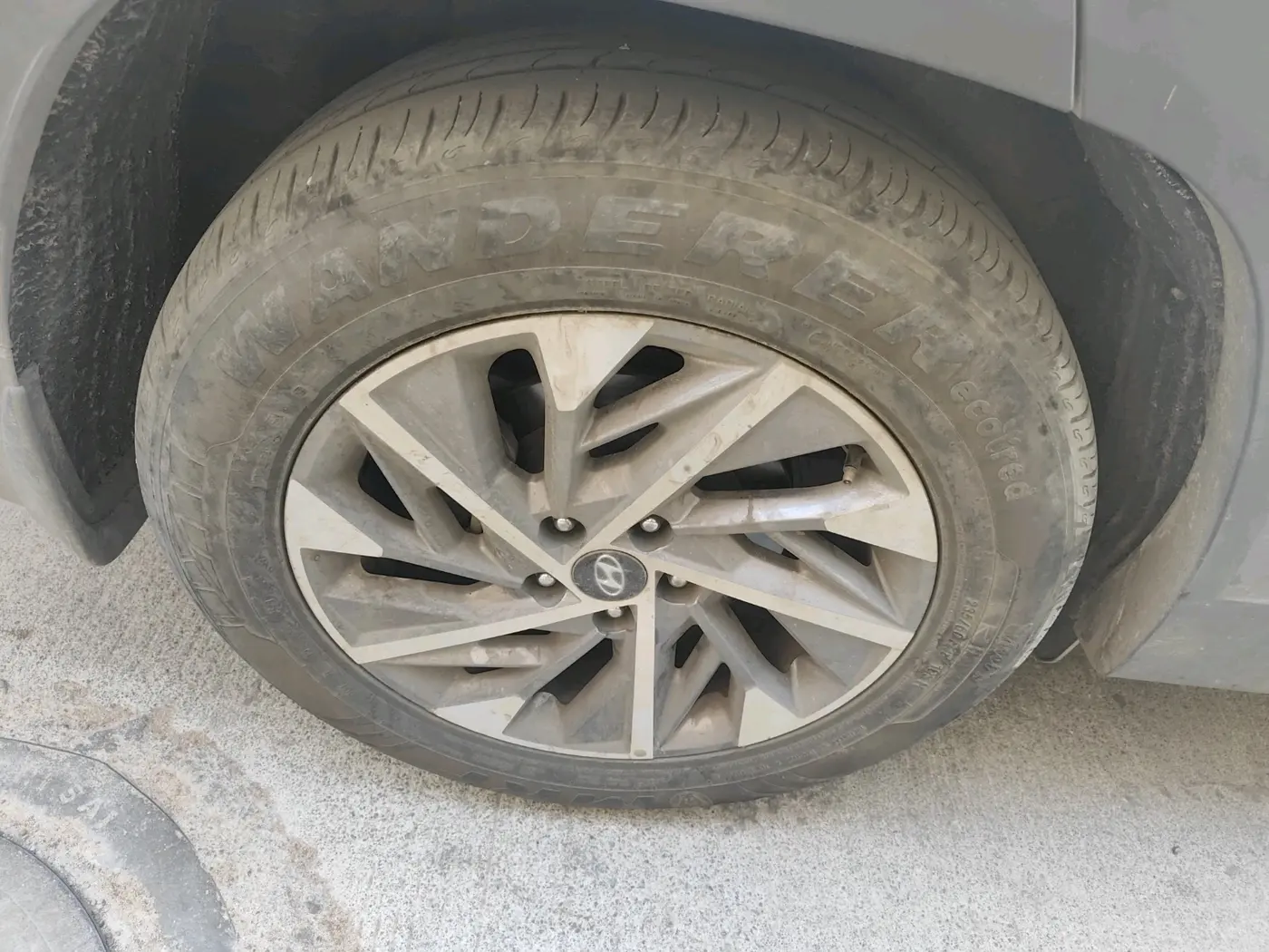2023 Hyundai Tucson SIGNATURE 2.0 AT DIESEL DUAL TONE, Diesel, Automatic, 74,272 km, tyre